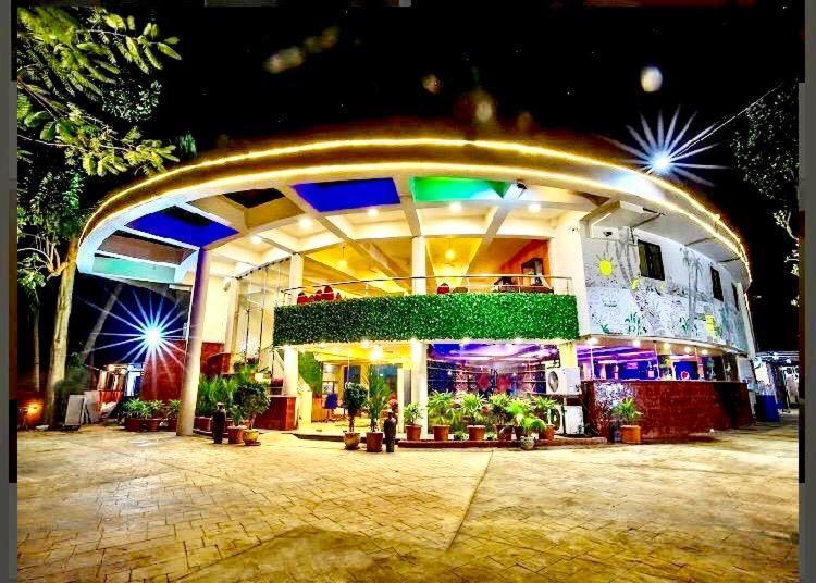 The Center Court Resort & Spa فاكا المظهر الخارجي الصورة